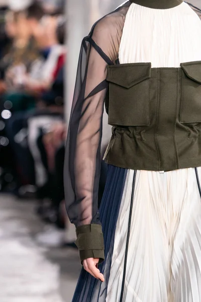 Look 60